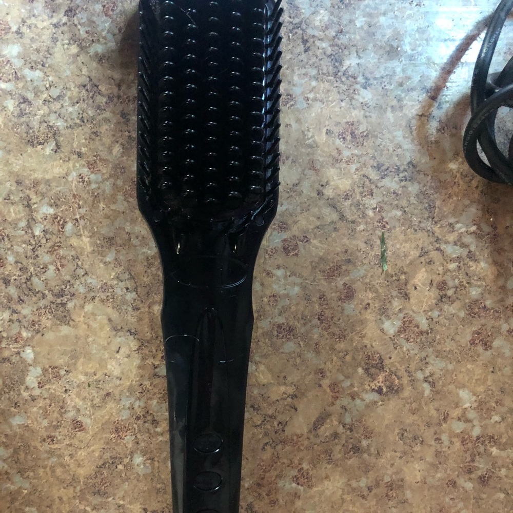 Amika Straightening Brush
